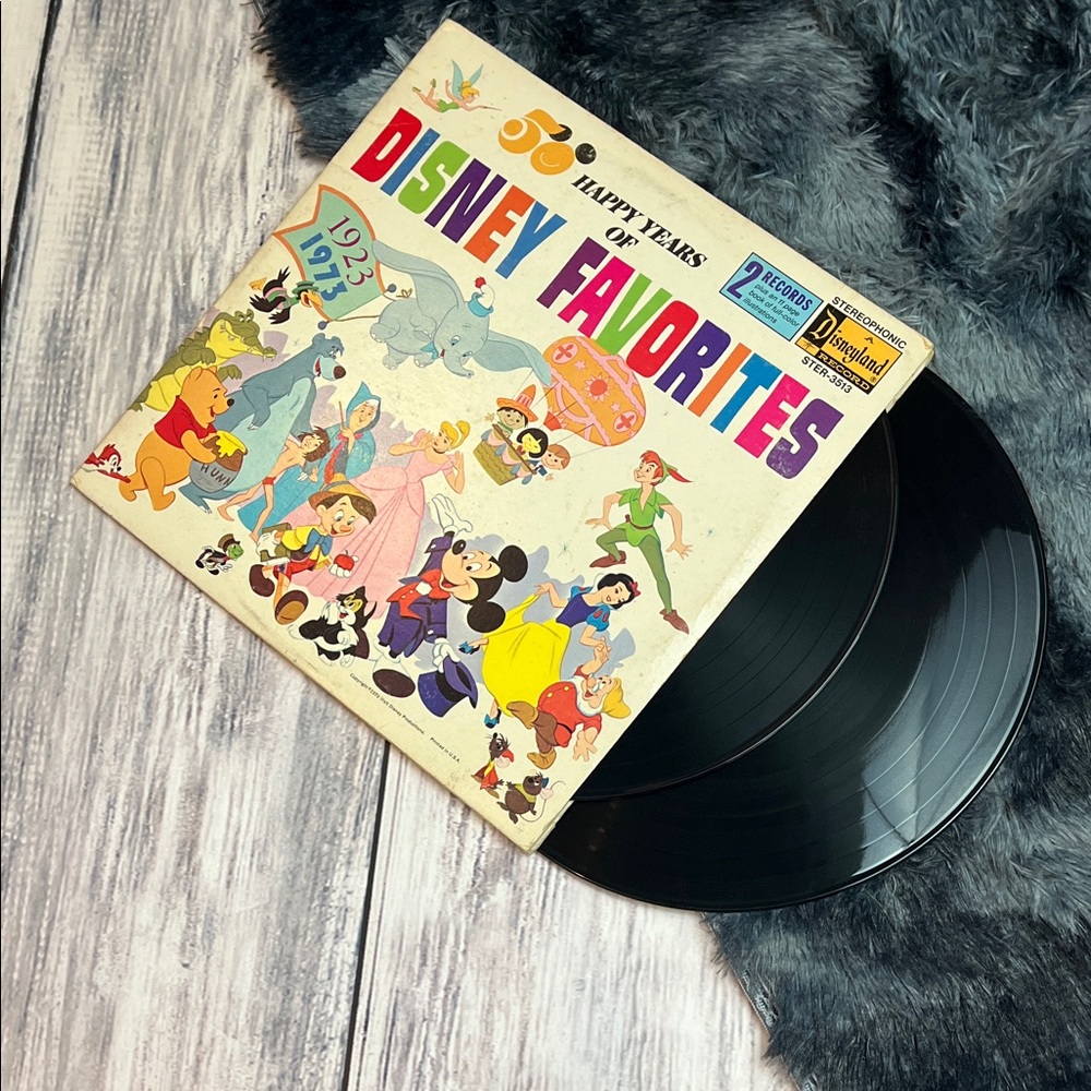 Disney Favorites Vinyl 2 Record with Book- 1973- A Disneyland Record